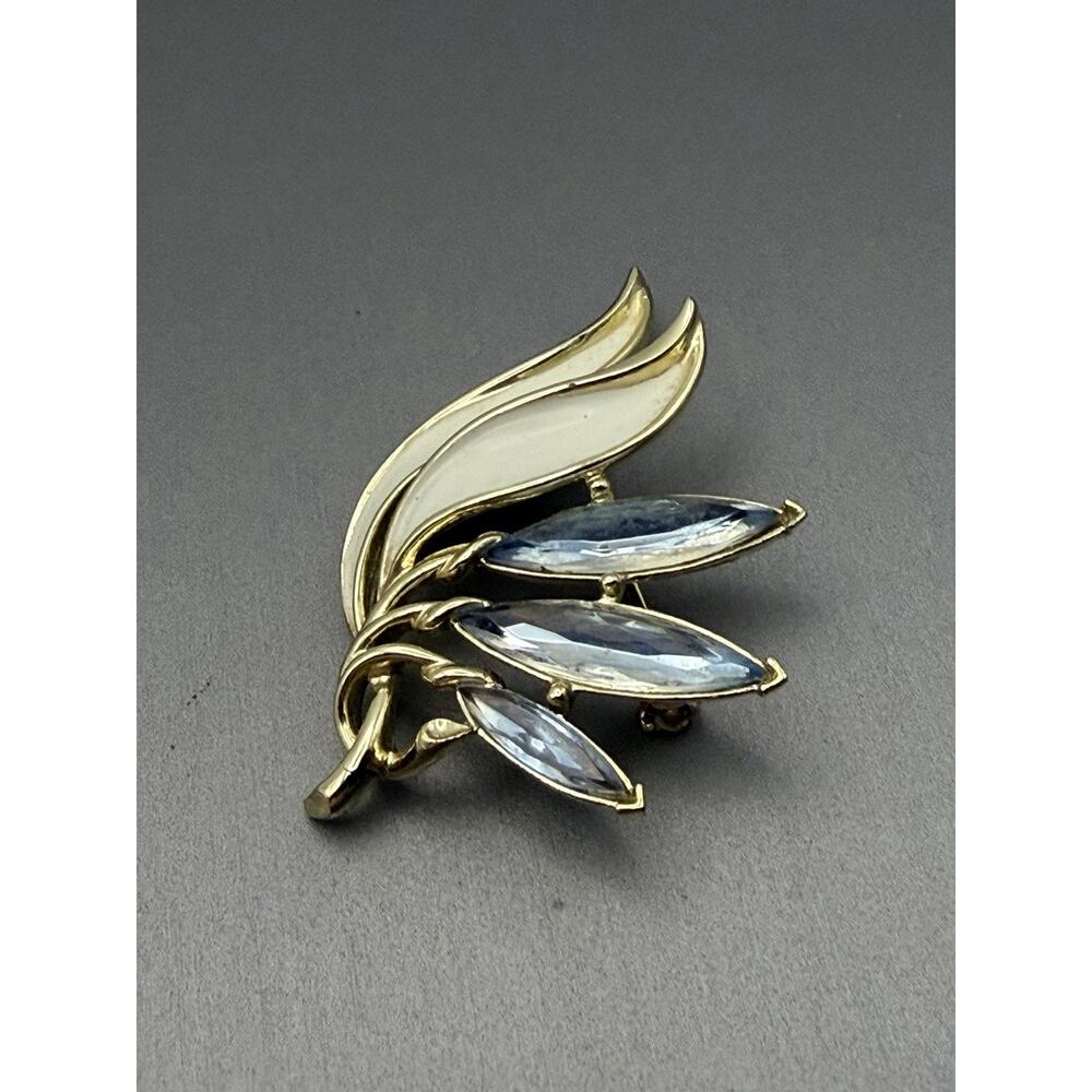 Vintage White Enamel Icy Blue Blue Navette Spray Brooch